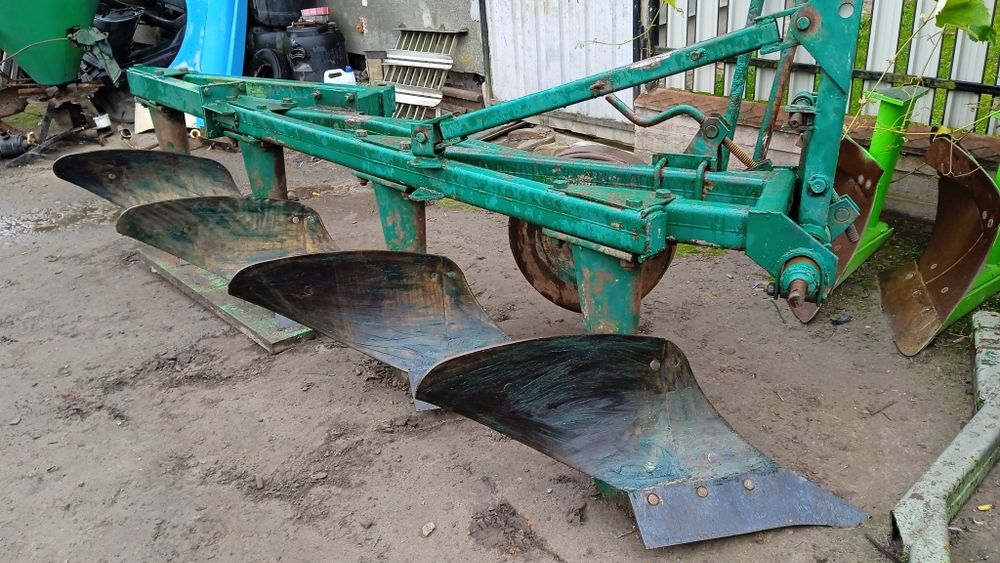 Продам плуг 3+1.польський