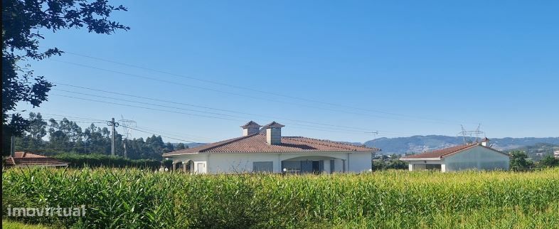 Terreno com 15800 m2 com possibilidade de construção em Serzedelo, Gui