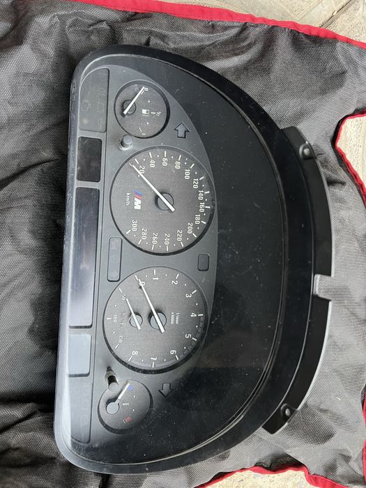 Панель приладів на E39 M