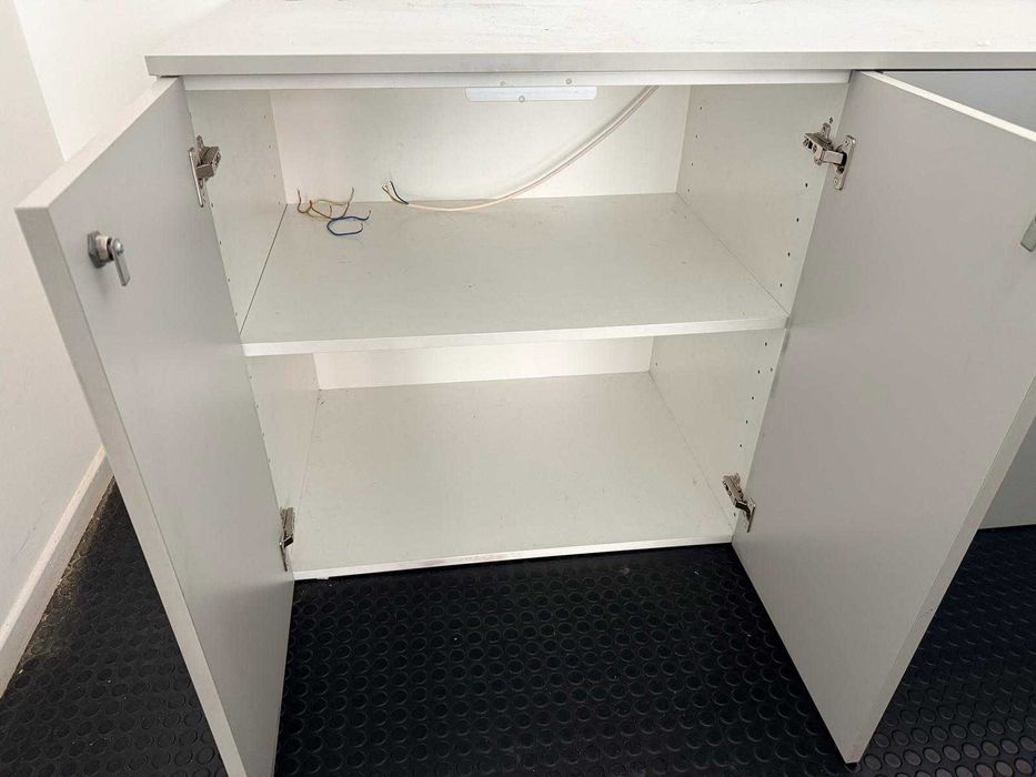 Móvel 8 portas c/ prateleiras