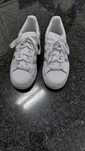1 par de sapatilhas de marca adidas com o n" 37 e 1/3