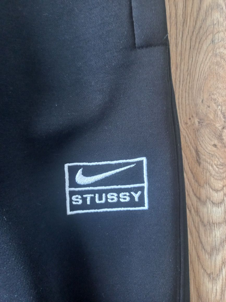 spodnie nike stussy