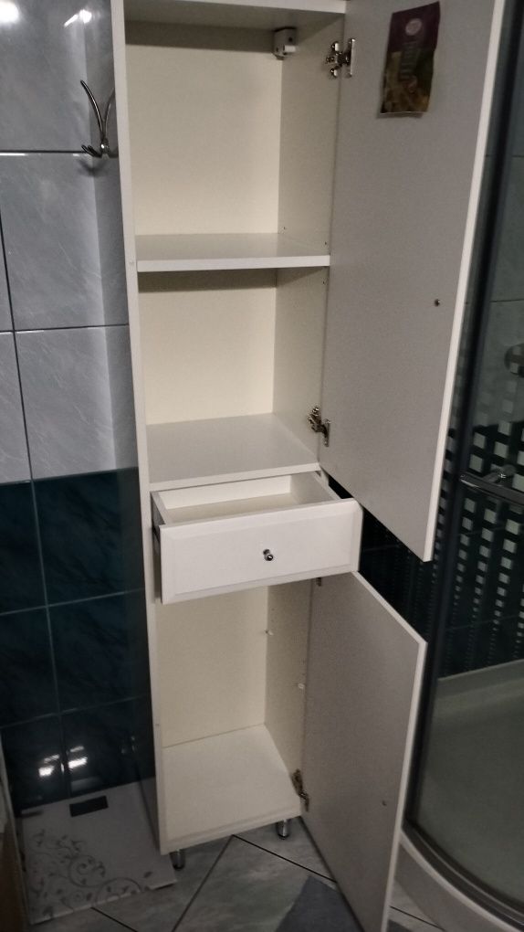 Meble łazienkowe białe