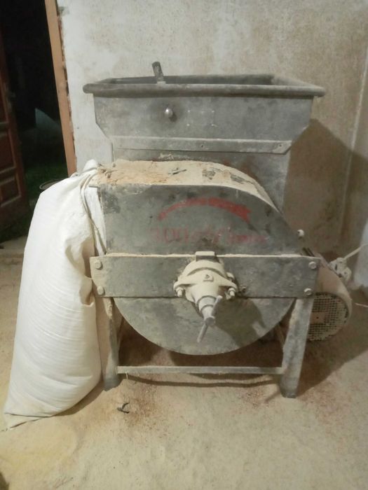 Зероподрібнювач жорновий. Млин.