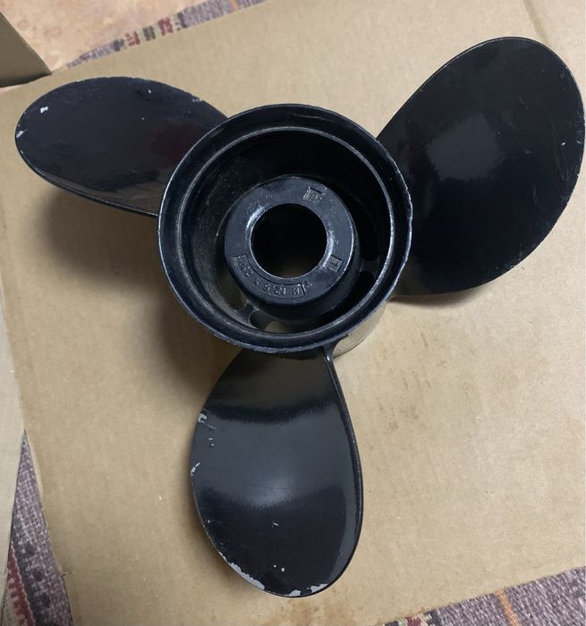 Гребний гвинт Mercury 13 1/4 X 17 Black Max