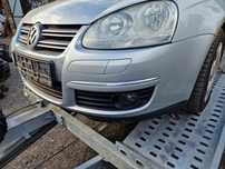 Zderzak przód  vw golf V kombi Jetta  w kolorze  LA7W