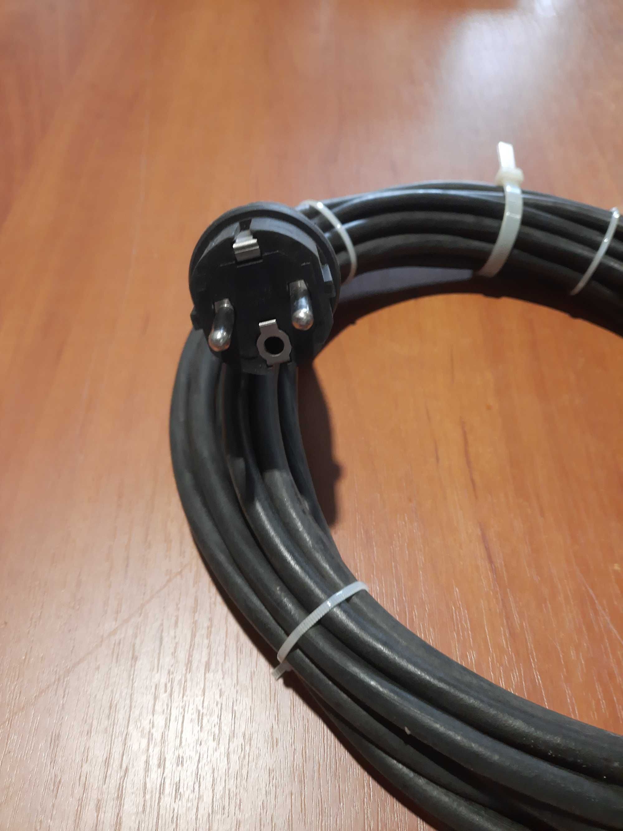 Przedłużacz sieciowy z uziemieniem 3 x 2,5 8 mb czarny