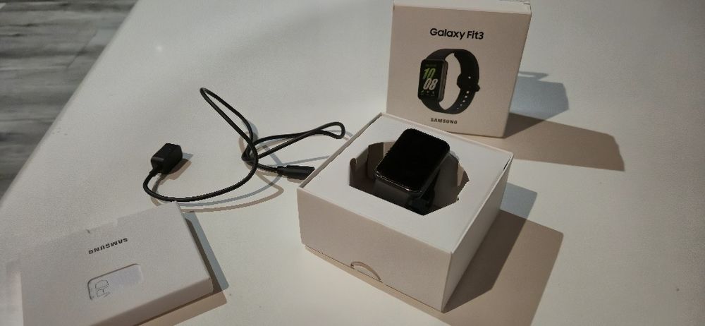 Galaxy fit3 zegarek w dobrym stanie lekko porysowany