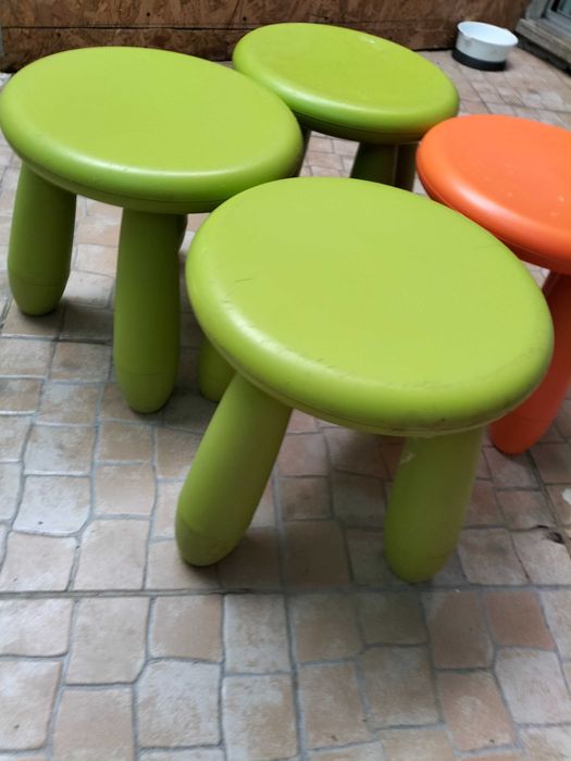 Mesa mammut com 4 bancos bebe e criança