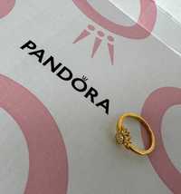 Lśniący pierścionek Niebiańskie Słońce Pandora  rozmiar 50