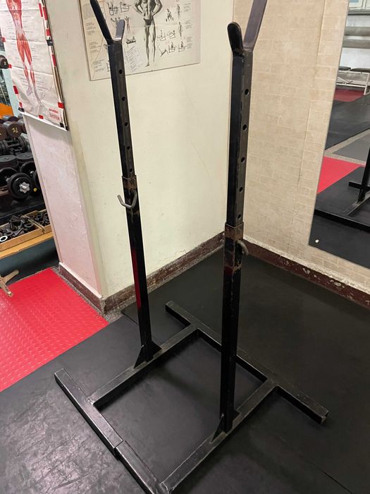 Sprzęt na siłownie ławeczki , stojaki