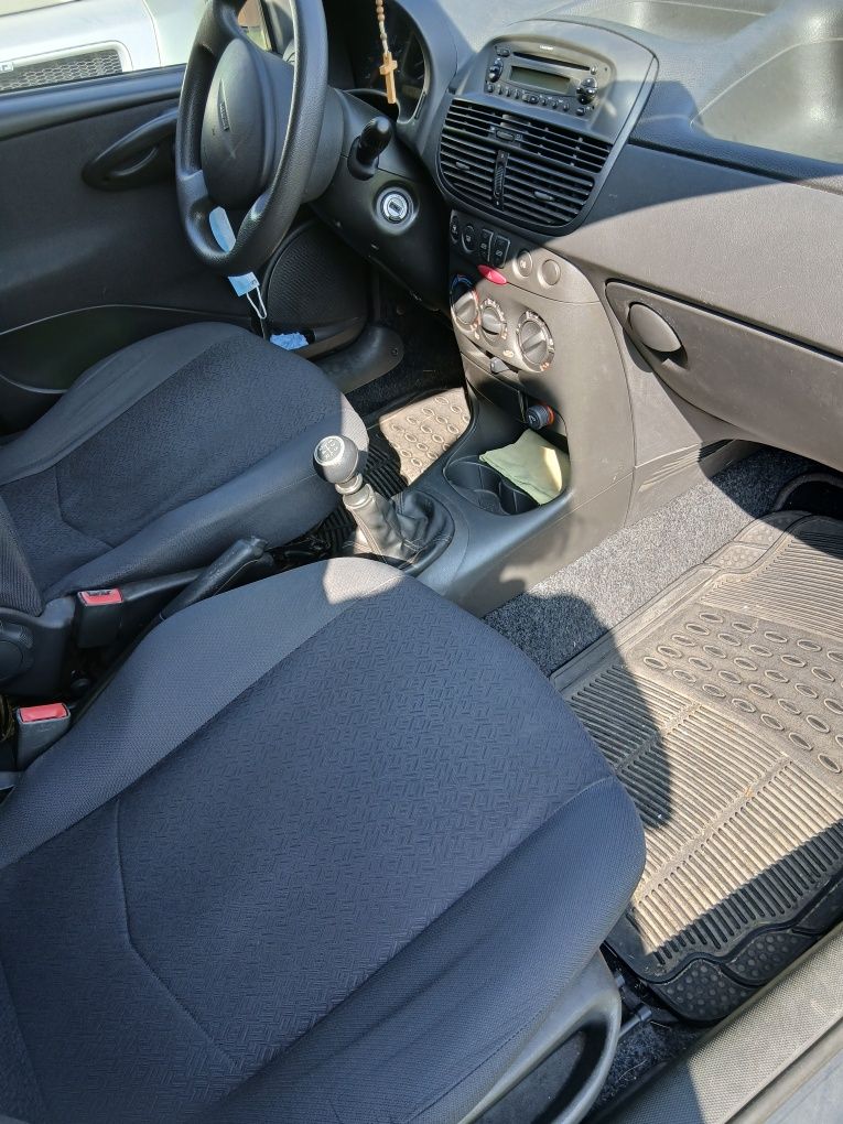 Vendo Fiat punto com atrelado mais bola de reboque