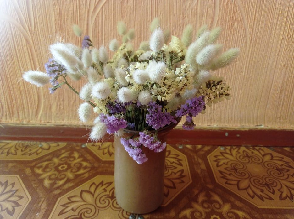 Букет із сухоцвітів, лагурус, кермек