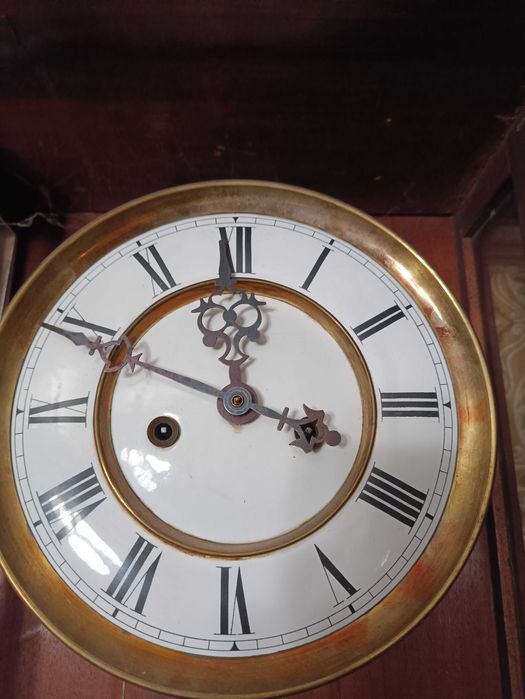 Годинник настінний з двома гірями