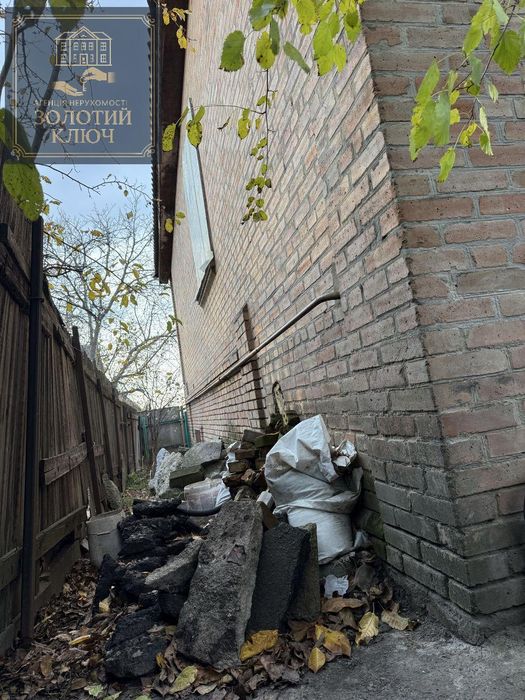 Продам 2-поверховий будинок