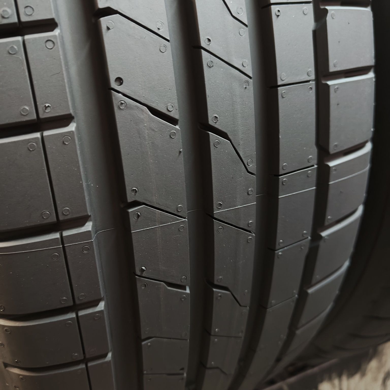 225/55/18 Sprzedam komplet opon letnich Hankook
