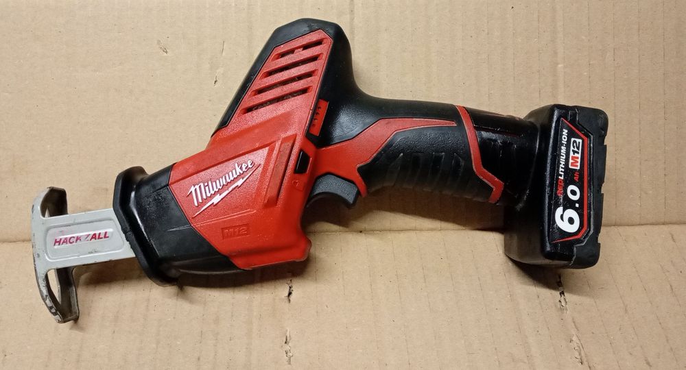 Milwaukee C12 HZ aku.6ah Piła Szablasta
