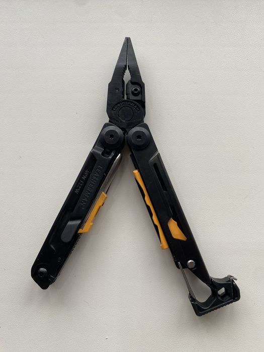 Мультитул Leatherman Signal з кобурою. НОВИЙ