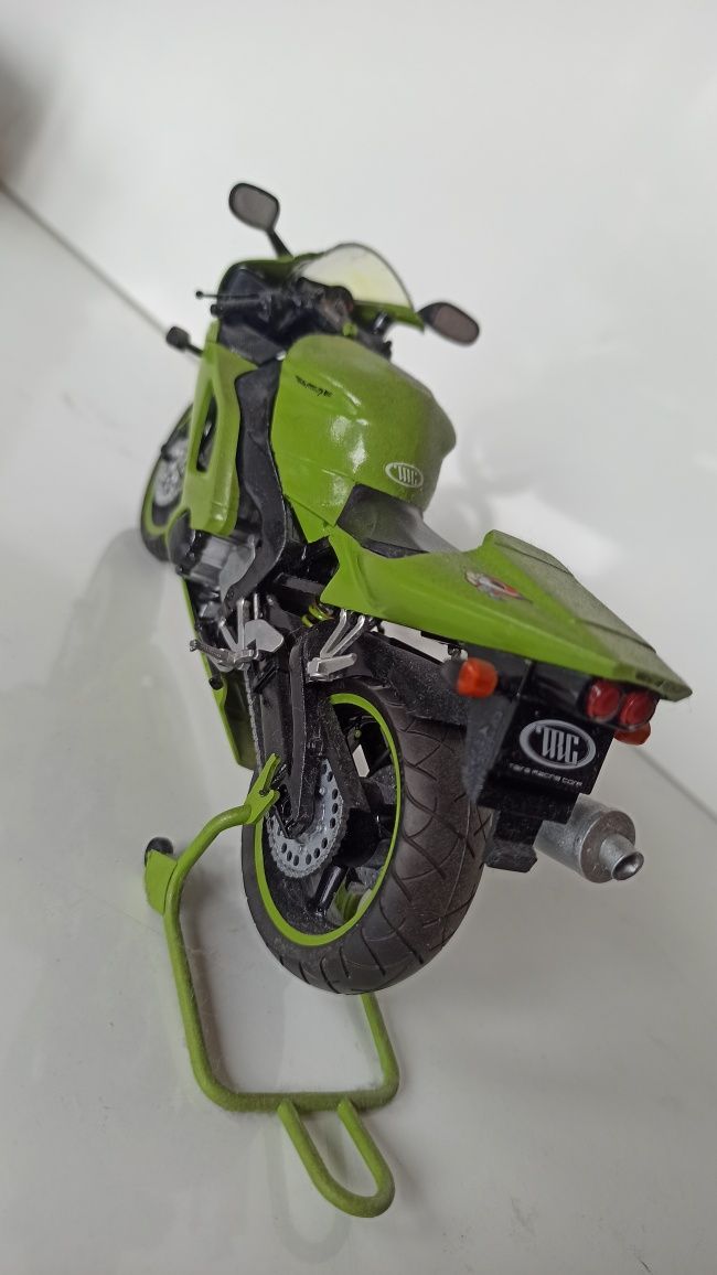 Yamaha YZF-R1 1:12 model zlozony
108,96 zł
+11,99 zł za wysyłkę
Allegr