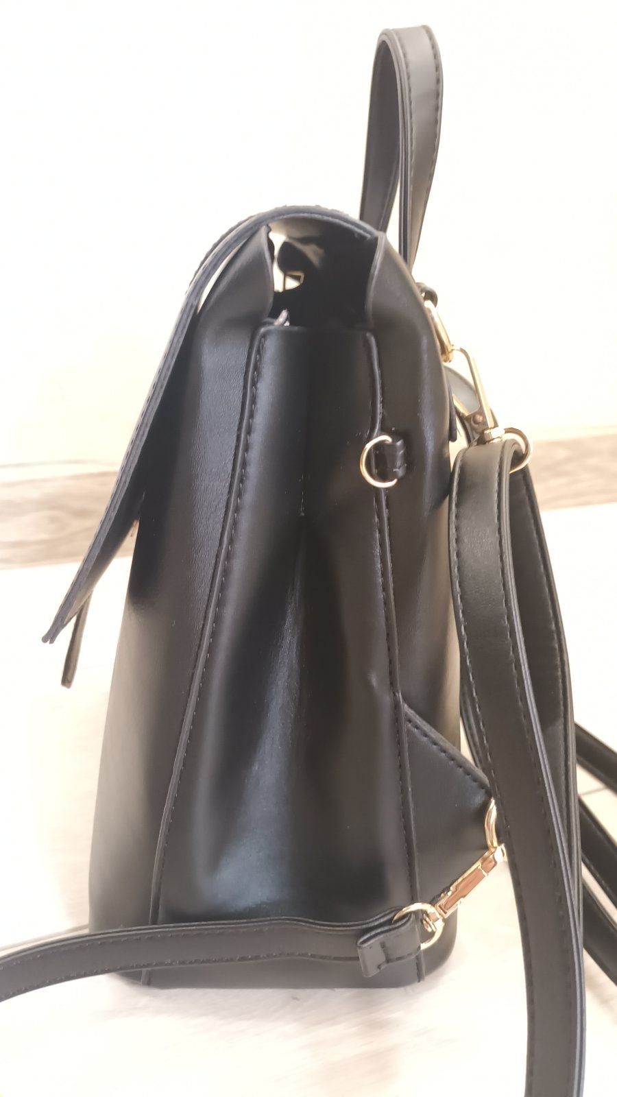 Жіночий чорний  рюкзак .