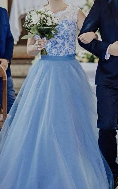 niebieska suknia ślubna ala księżniczka