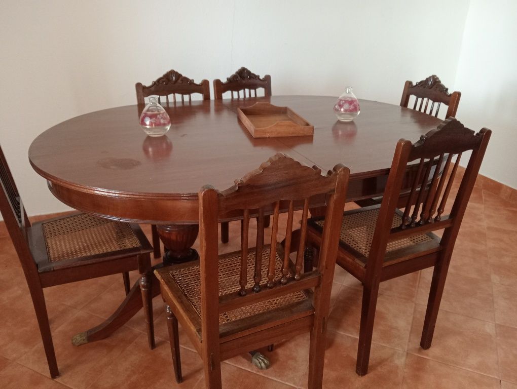 Mesa jantar com 7 .cadeiras