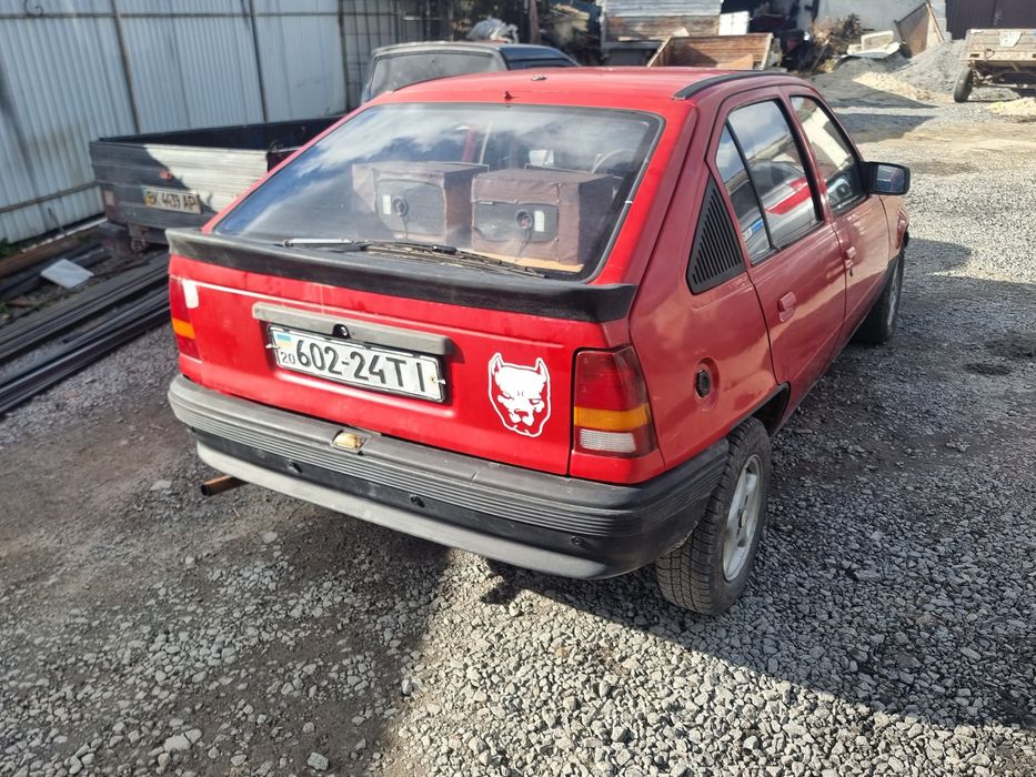 Продам опель 1990 рв 1,6 бензин