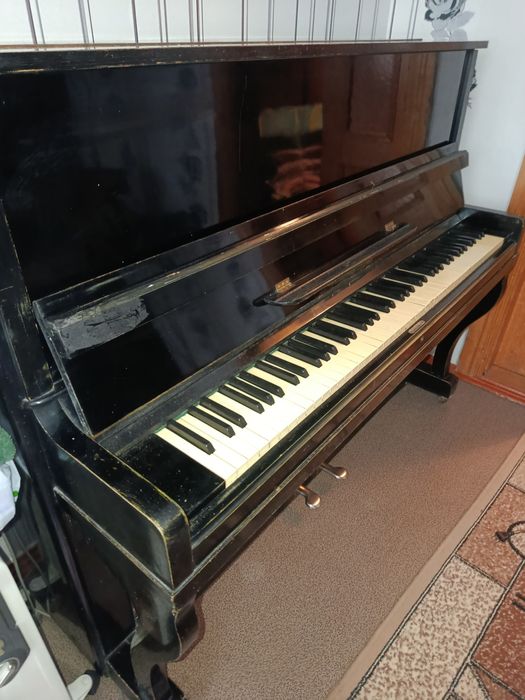 Пианино продам срочно