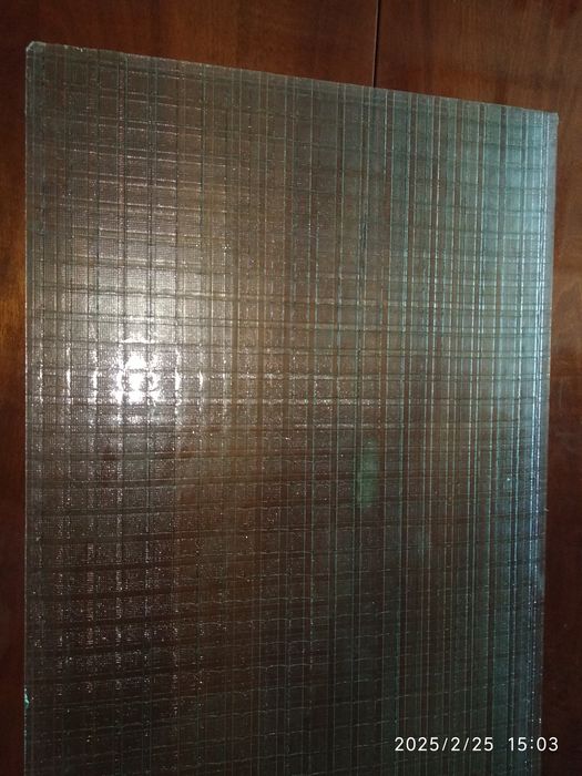 Скло рифлене з дротовим вплетенням