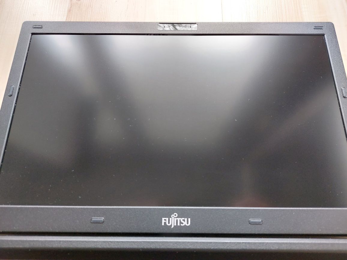 Fujitsu Lifebook E547 i5-7200U/16GB/240 SSD/FHD