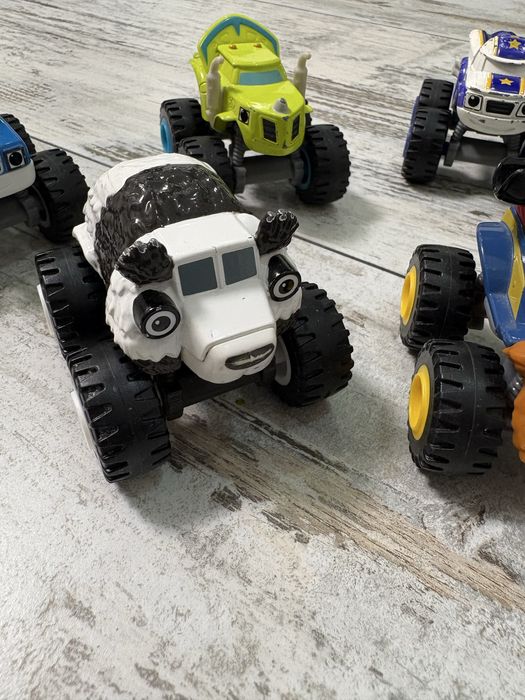 Чудо машинки від Matell Fisher price металеві