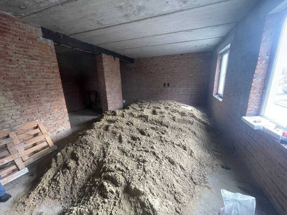 Продається фасадне комерційне приміщення у центральній частині міста