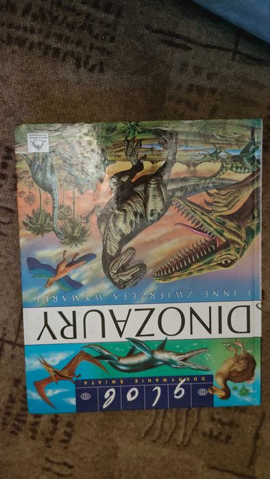 Dinozaury i inne zwierzęta wymarłe książka. Glob