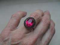Stary srebrny pierścionek - ciemnoróżowe oczko - rezerwacja