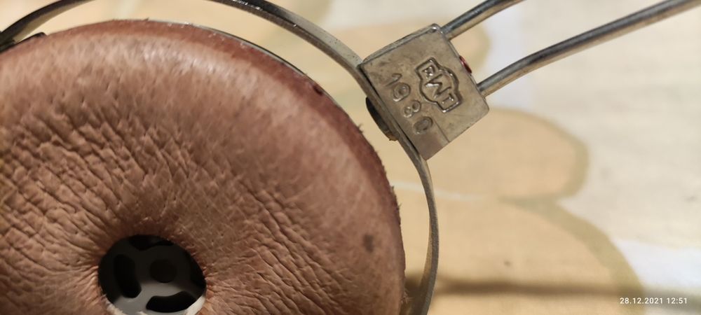 Mikrofon nagłowny MN-71, pamiątki PRL