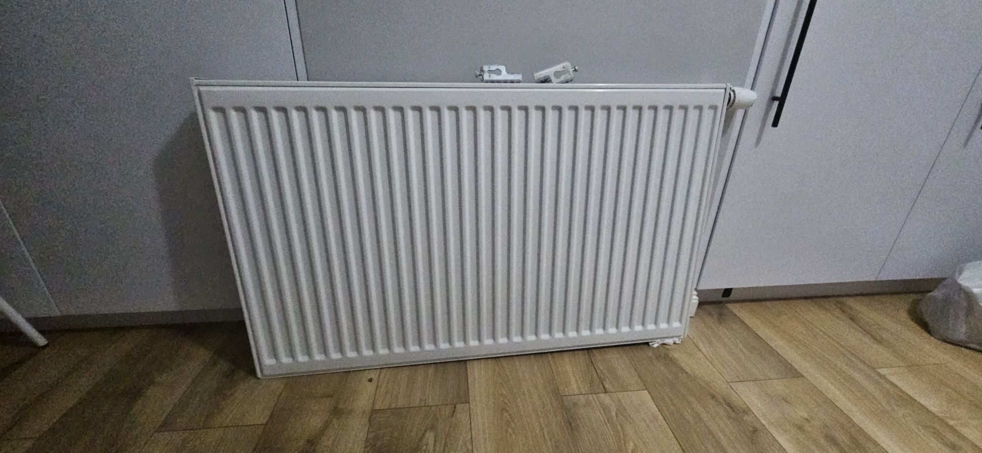 Grzejnik 60x 100cm, dolny  z termostatem