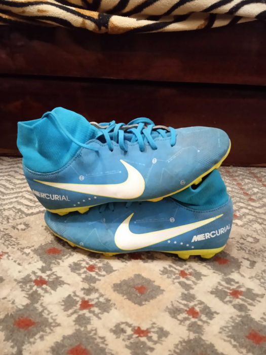 Футбольные бутсы