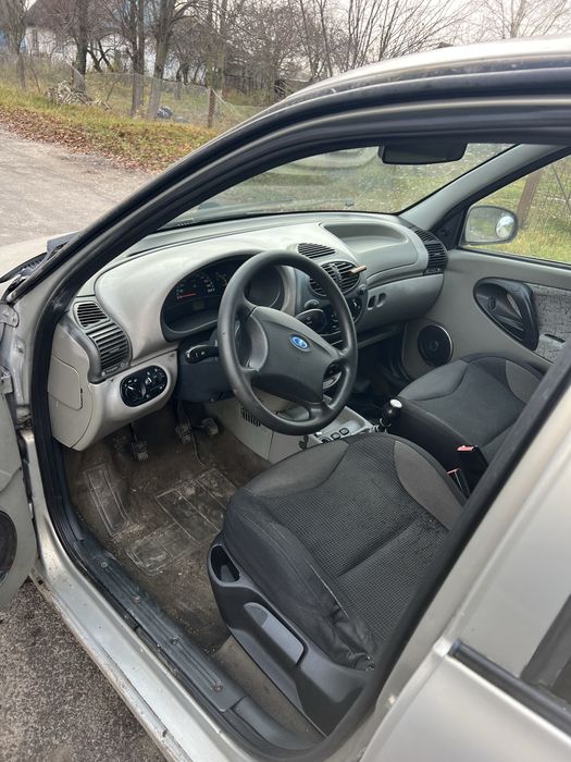 Продам машину все працює на ходу