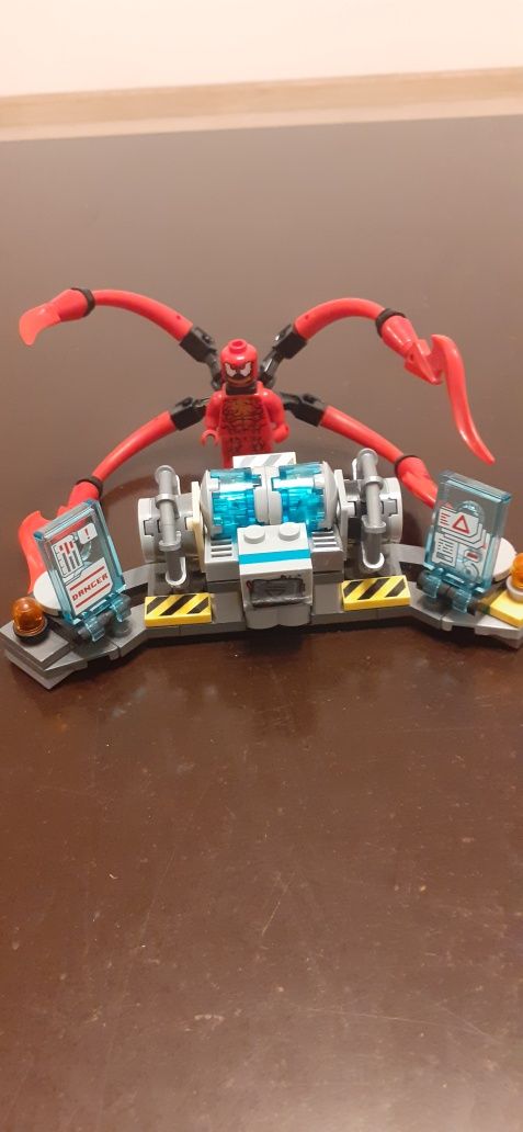 Lego spidermen zestaw 76113 + gratis