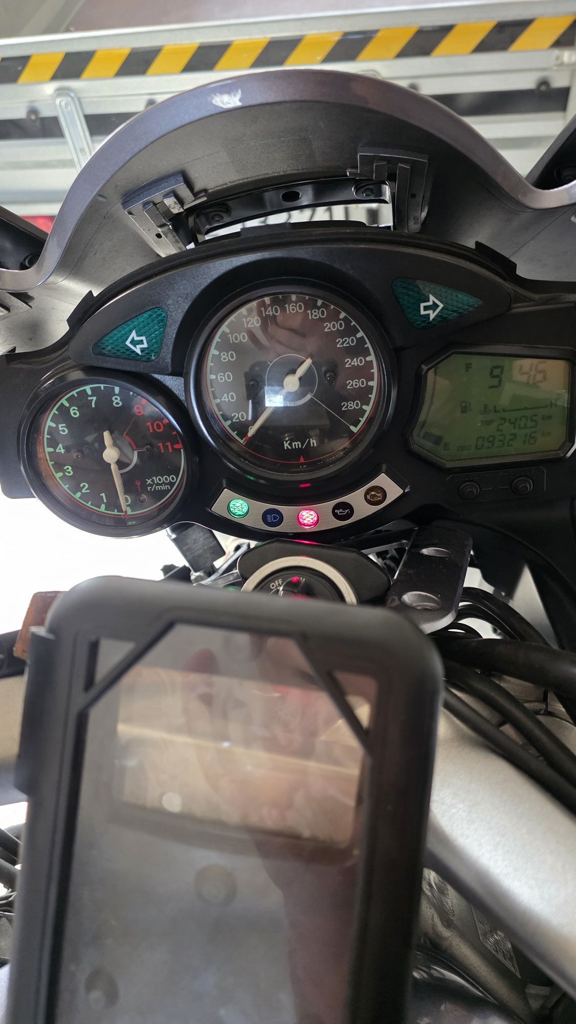 Yamaha FJR 2006 acidentada