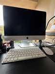 IMac de 21.5 polegadas e em otimo estado. Teclado e mouse originais .