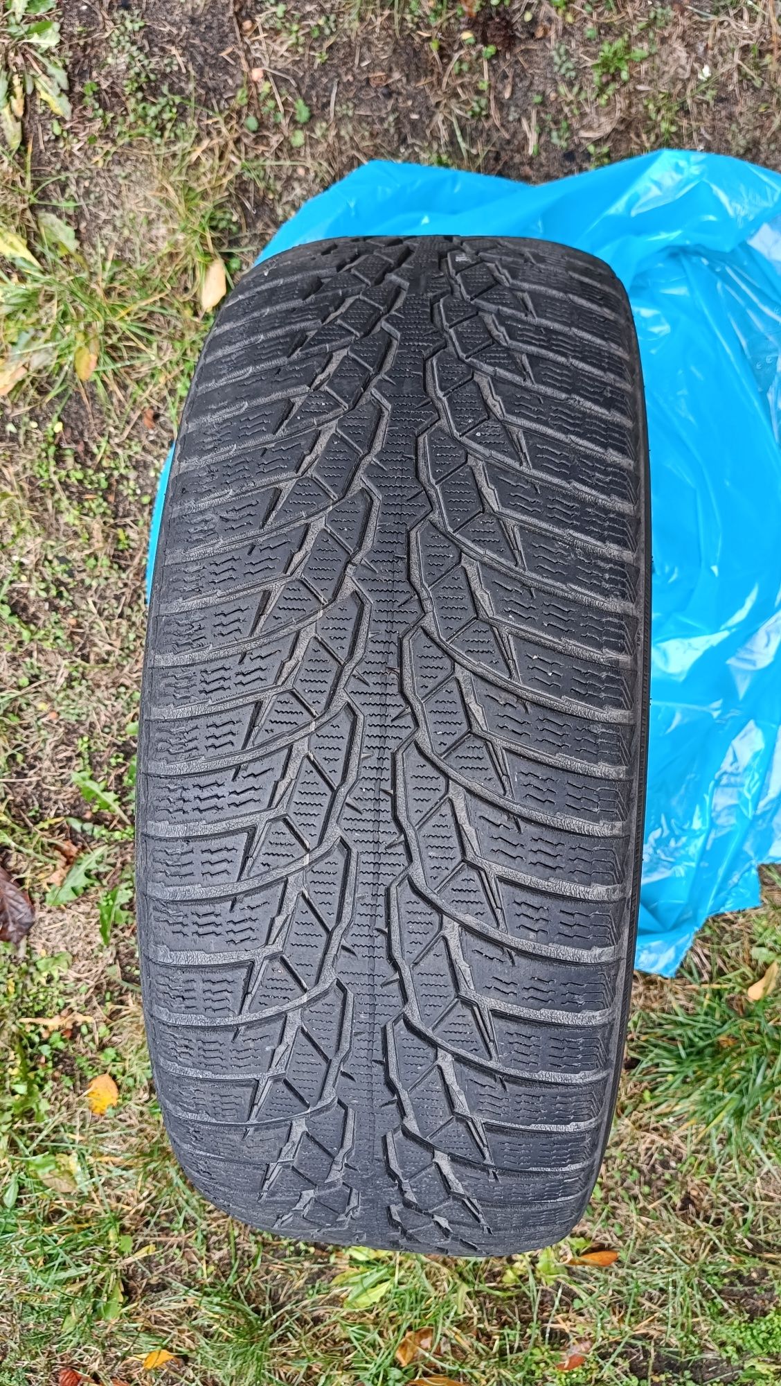 Opony Nokian 225/50/18 zimowe