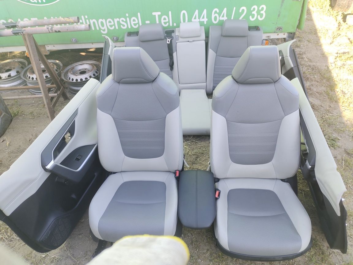 RAV-4  2023р сидіння автосидіння карти  світло сіра шкіра