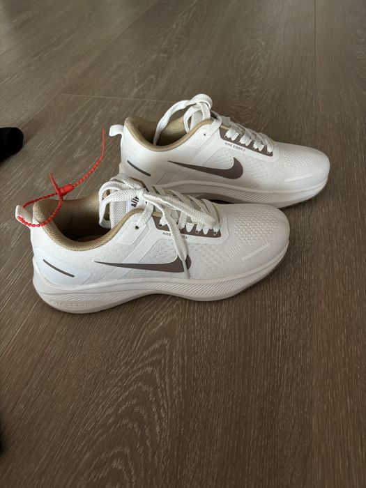 Кросівки жіночі Nike