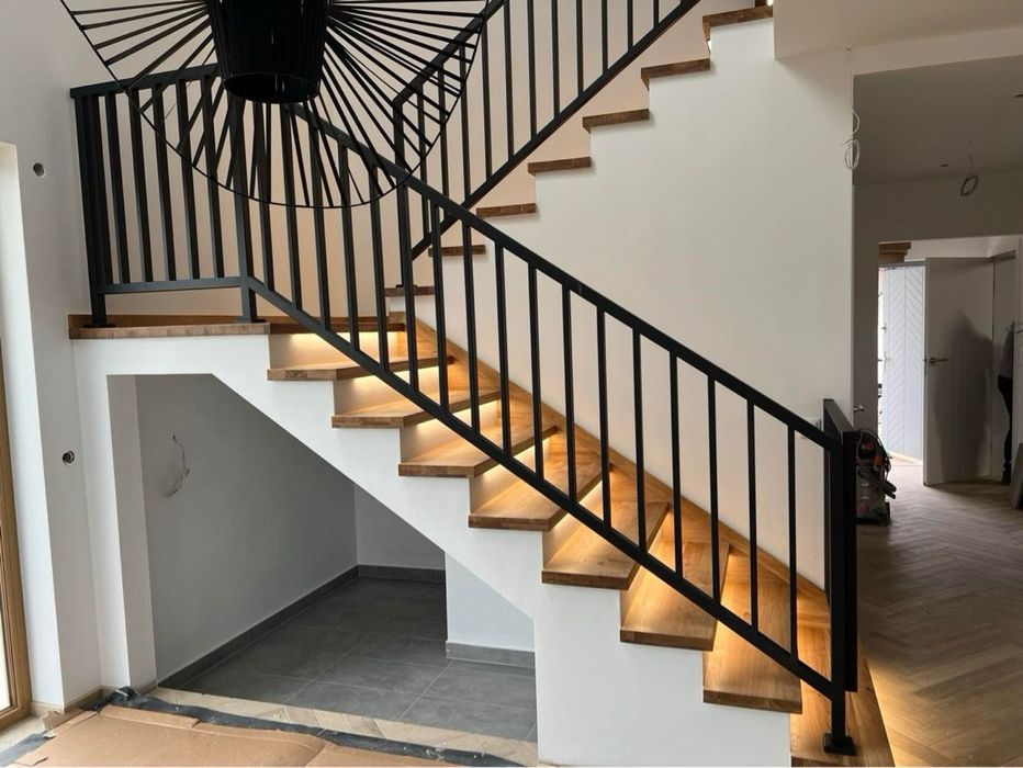 Balustrady wewnetrzne - wzór wg zamówienia  - malowanie proszkowe