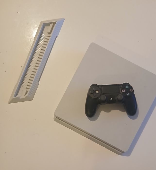 Playstation 4 slim branca