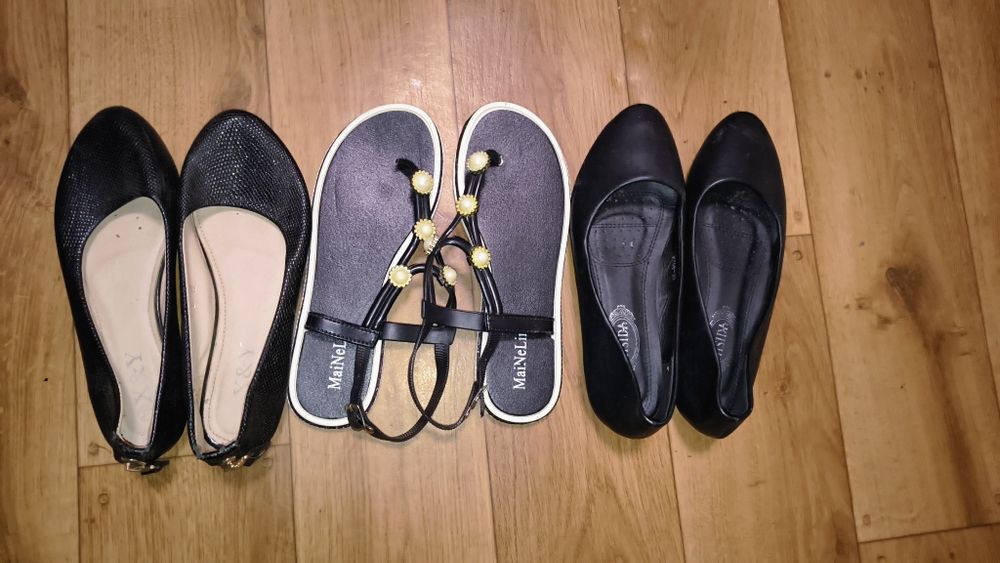 Балетки та сандалі