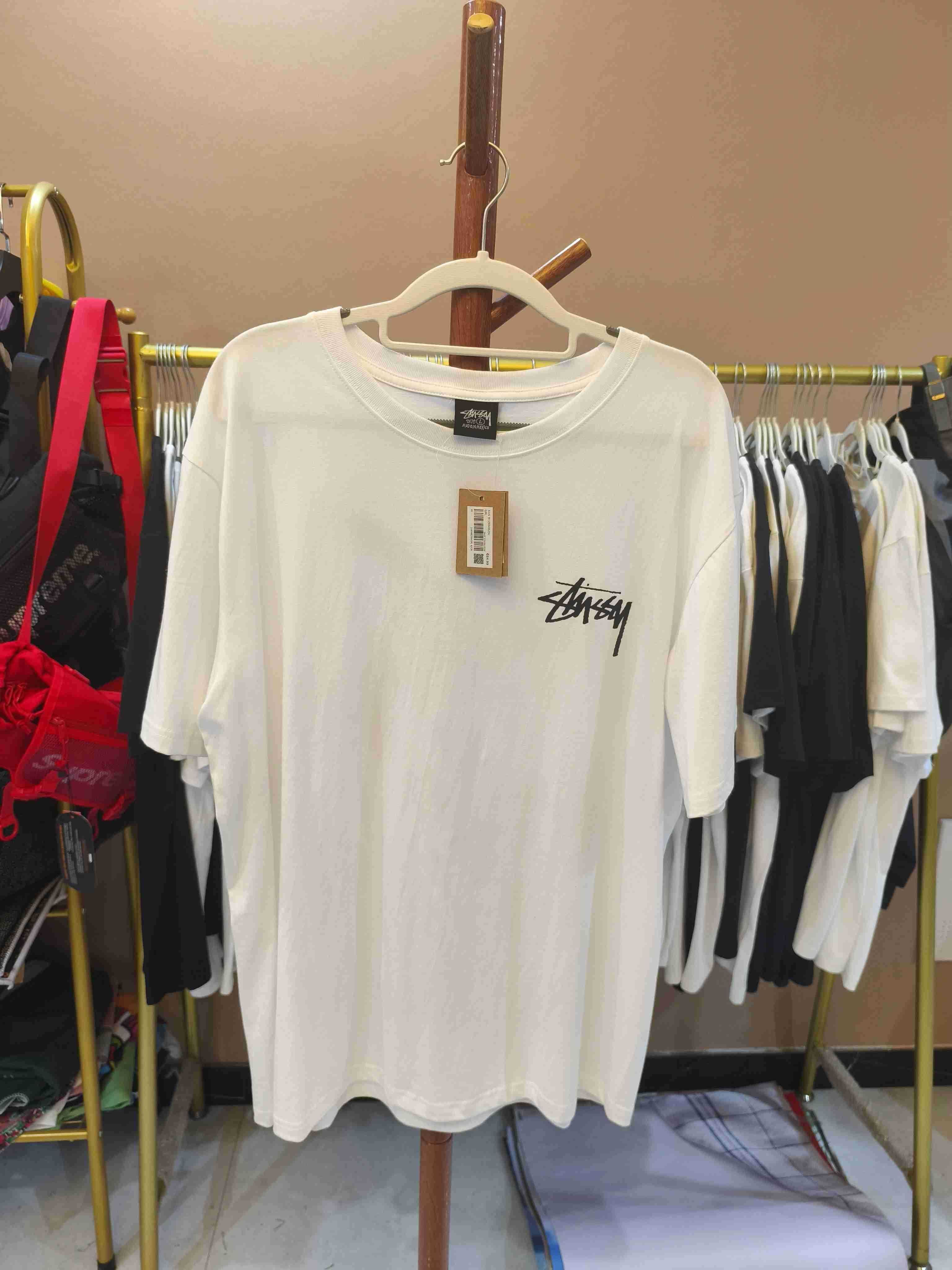 Stussy，Męska biała koszulka z nadrukiem letnim, rozmiar L