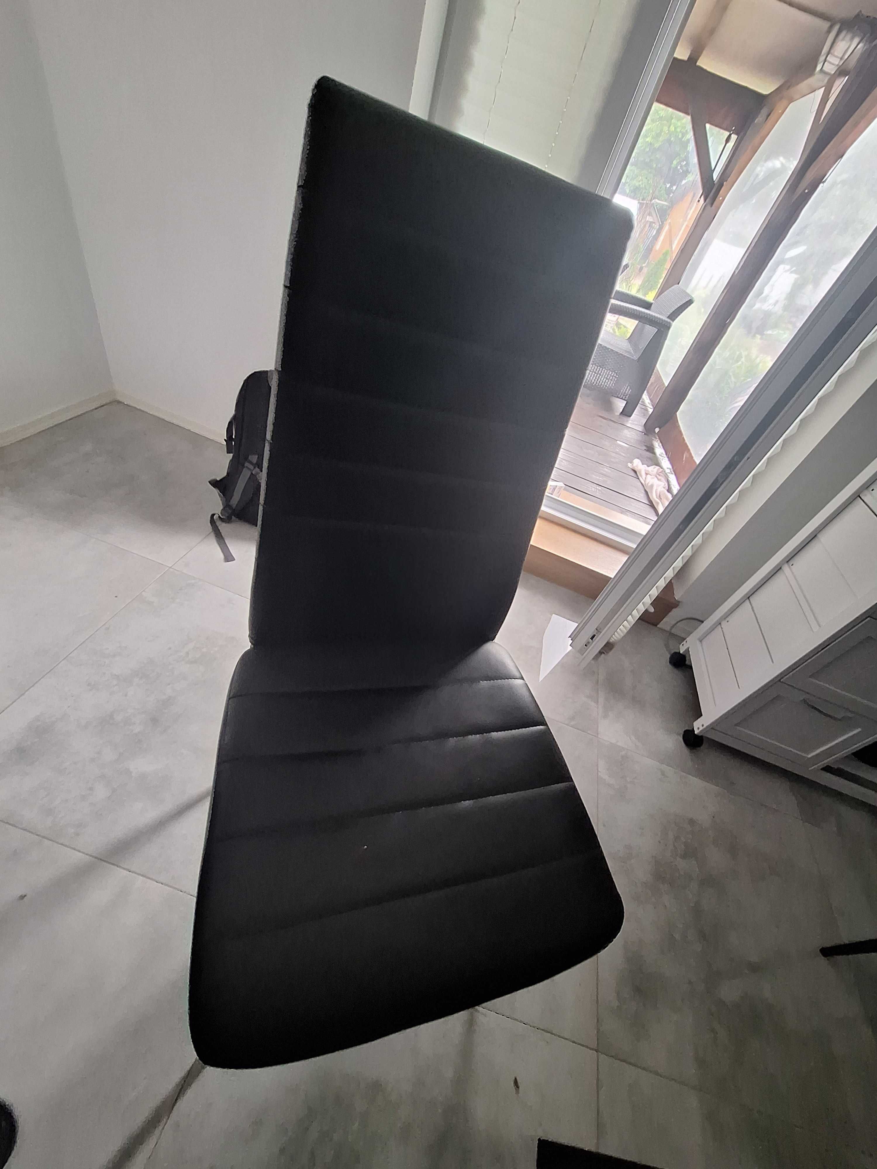 Stół szklany plus 4 krzesła eko skóra Stan bardzo dobry plus
