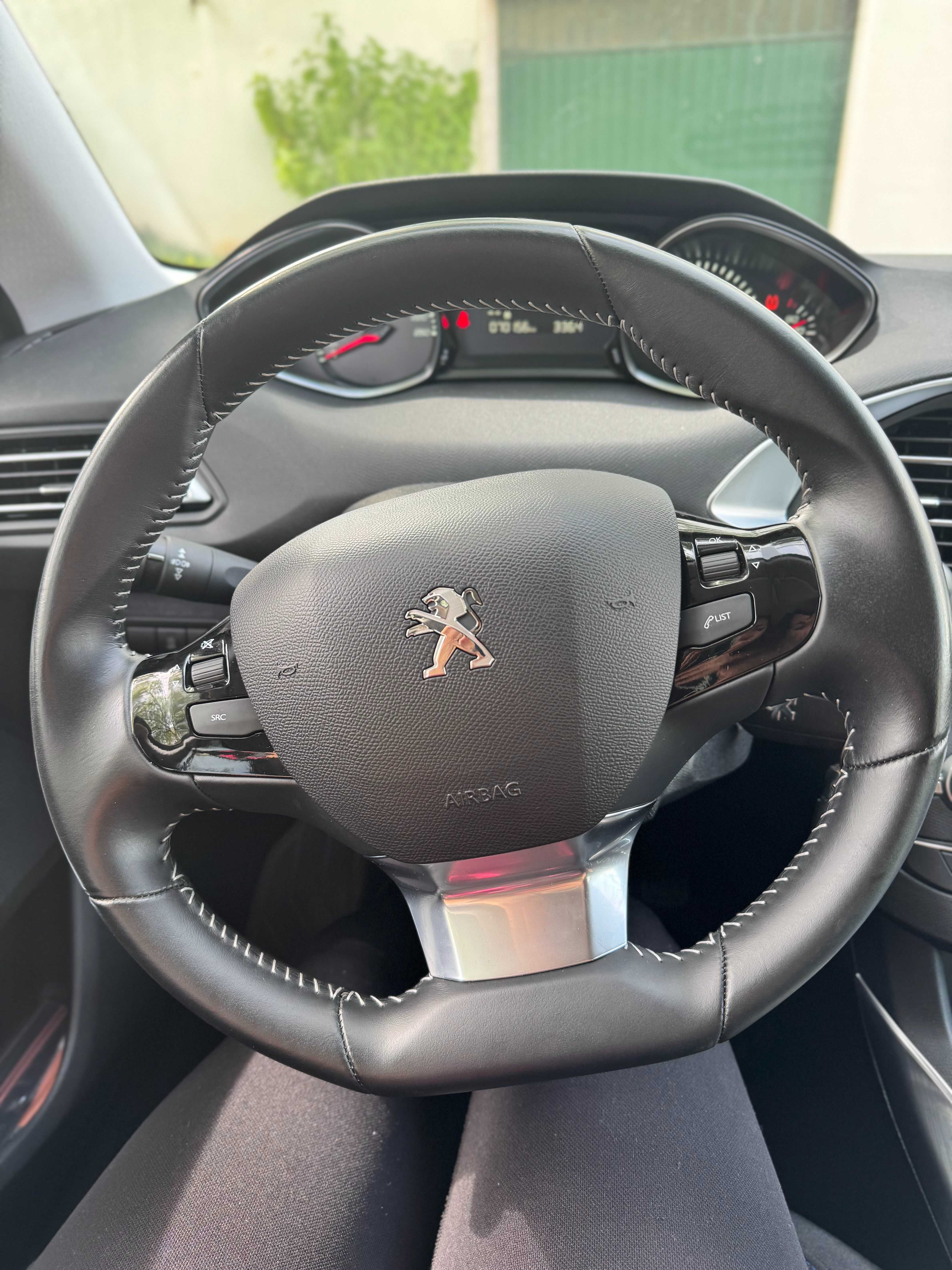 Peugeot 308 1.2 PureTech 110CV - Versão Style - Como Novo!